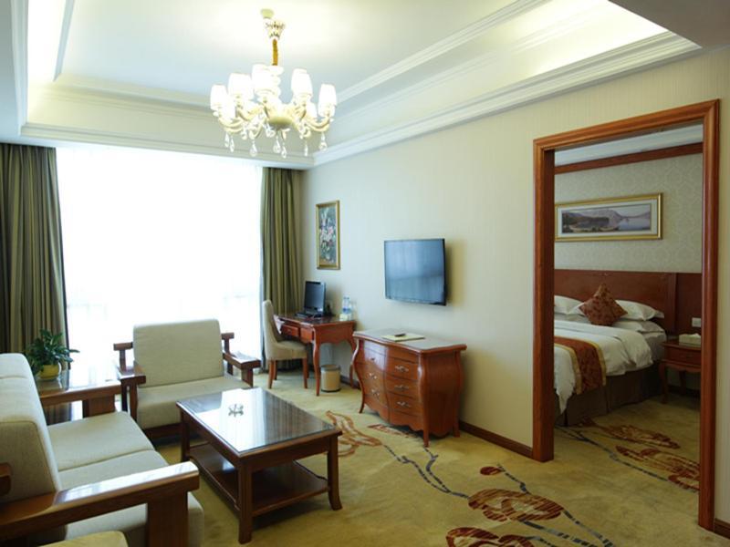Vienna Classic Hotel Kongtong Avenue Pingliang Bagian luar foto